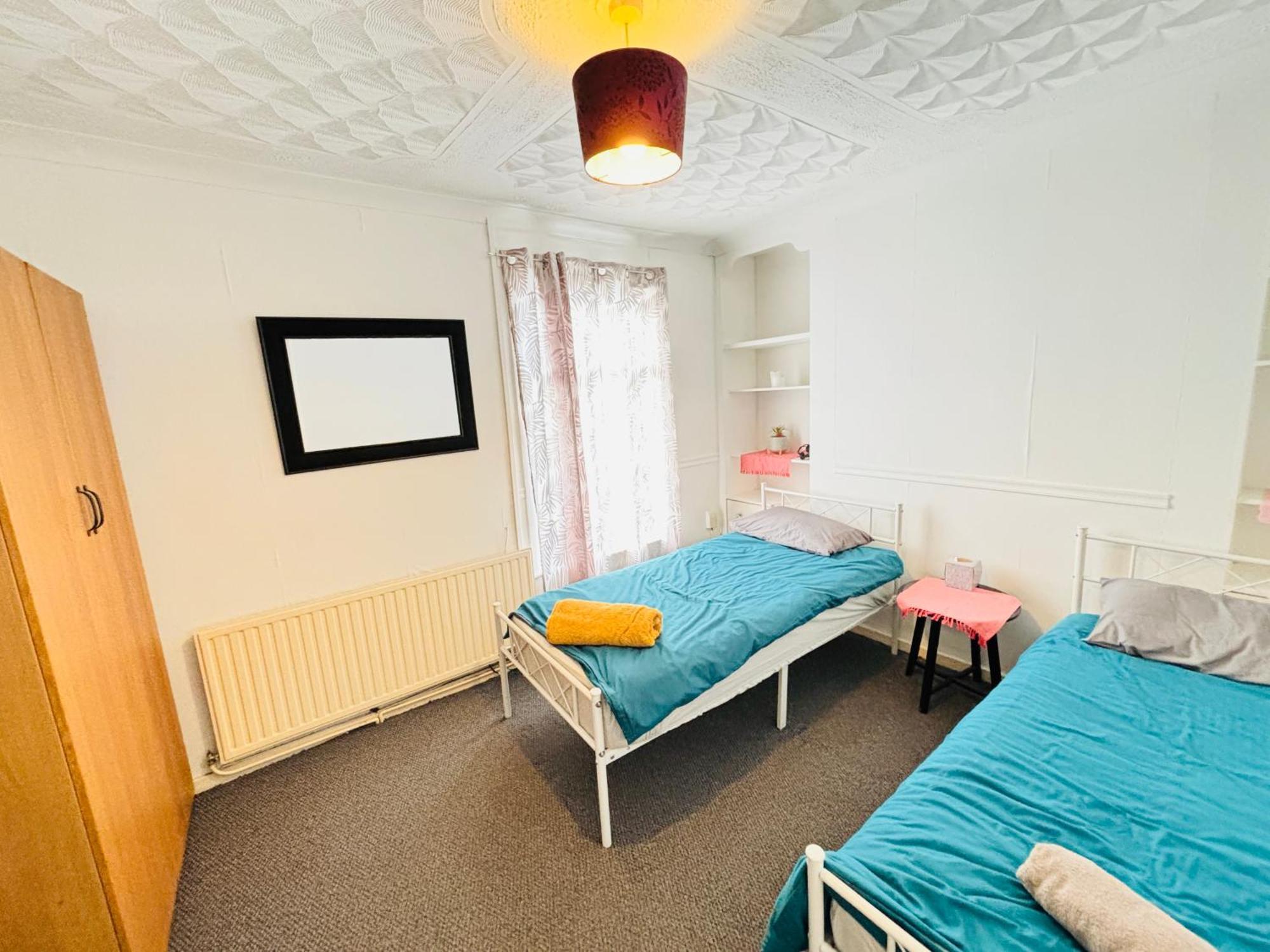 Entire 3 Bedroom House- Free Parking Liverpool Exteriér fotografie